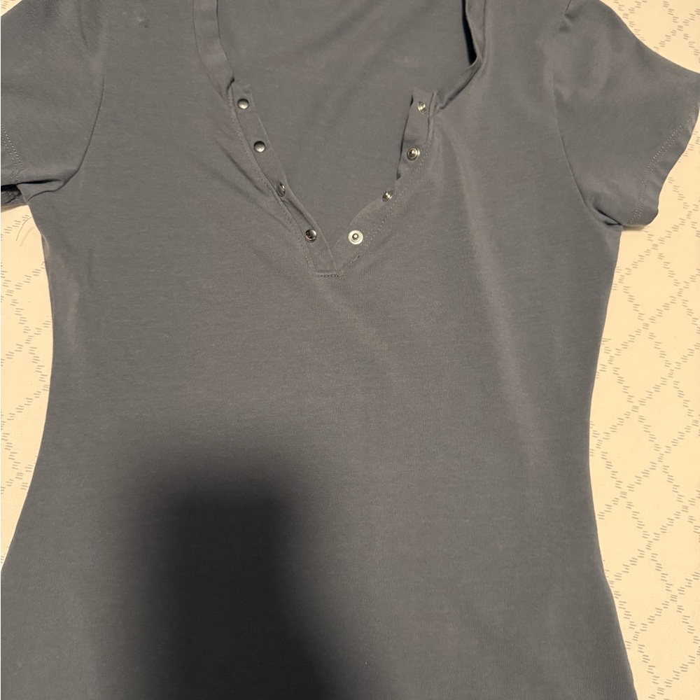 Women's Gray Snap-Placket V-Neck Tee